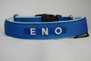 Halsband mit Chrome-Buchstaben