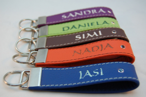 Schlüsselanhänger aus Leder mit Wunschbestickung