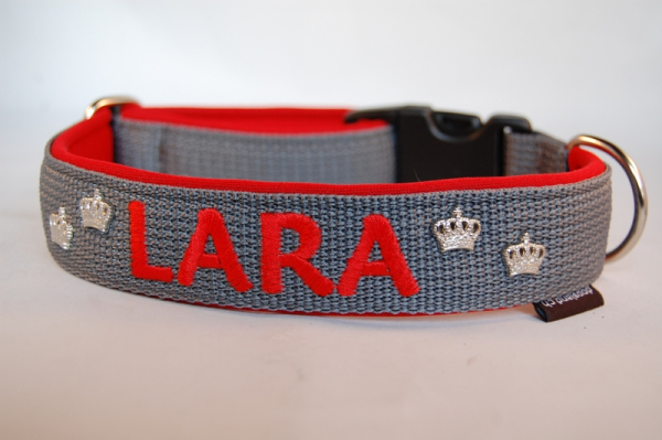 Halsband bestickt mit Krone u. Nieten