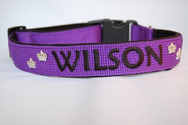 Halsband bestickt mit Krone u. Nieten